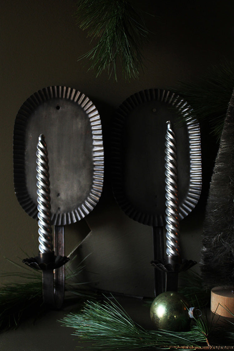 Scalloped Oval Sconce