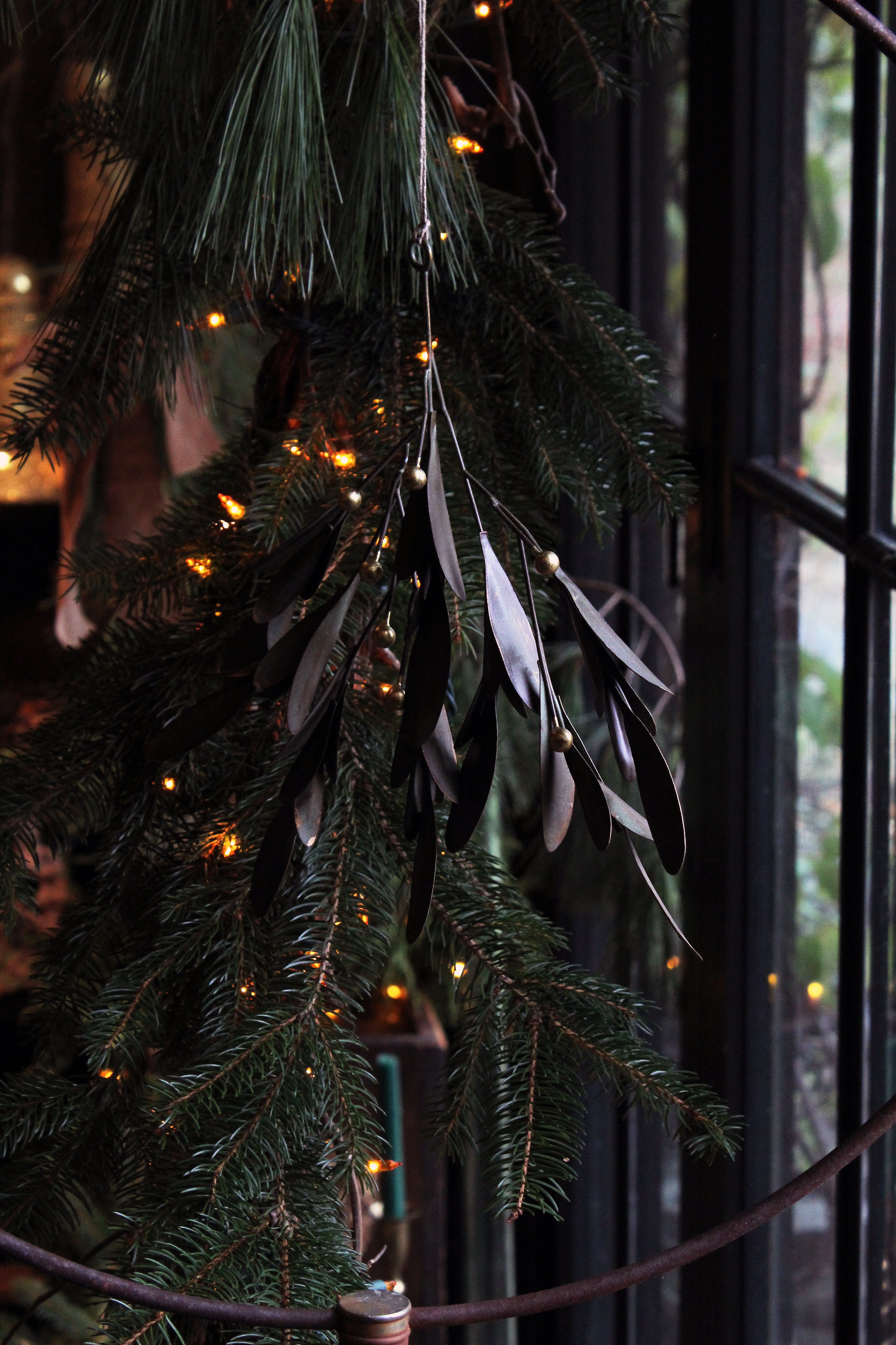 METAL MISTLETOE GREEN