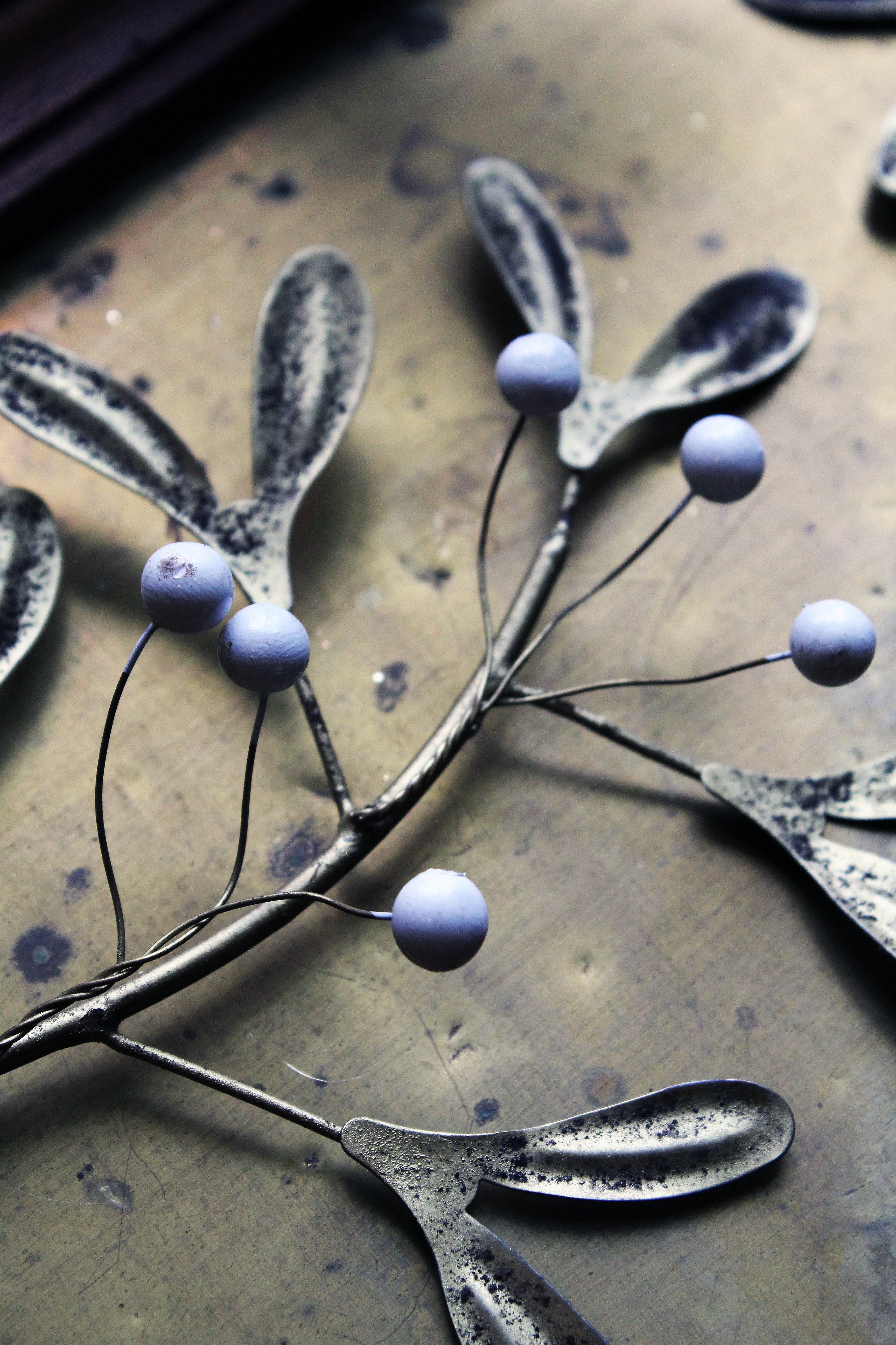 METAL MISTLETOE GOLD