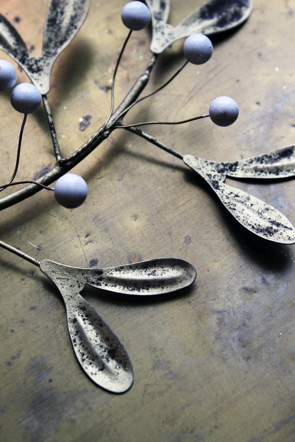 METAL MISTLETOE GOLD