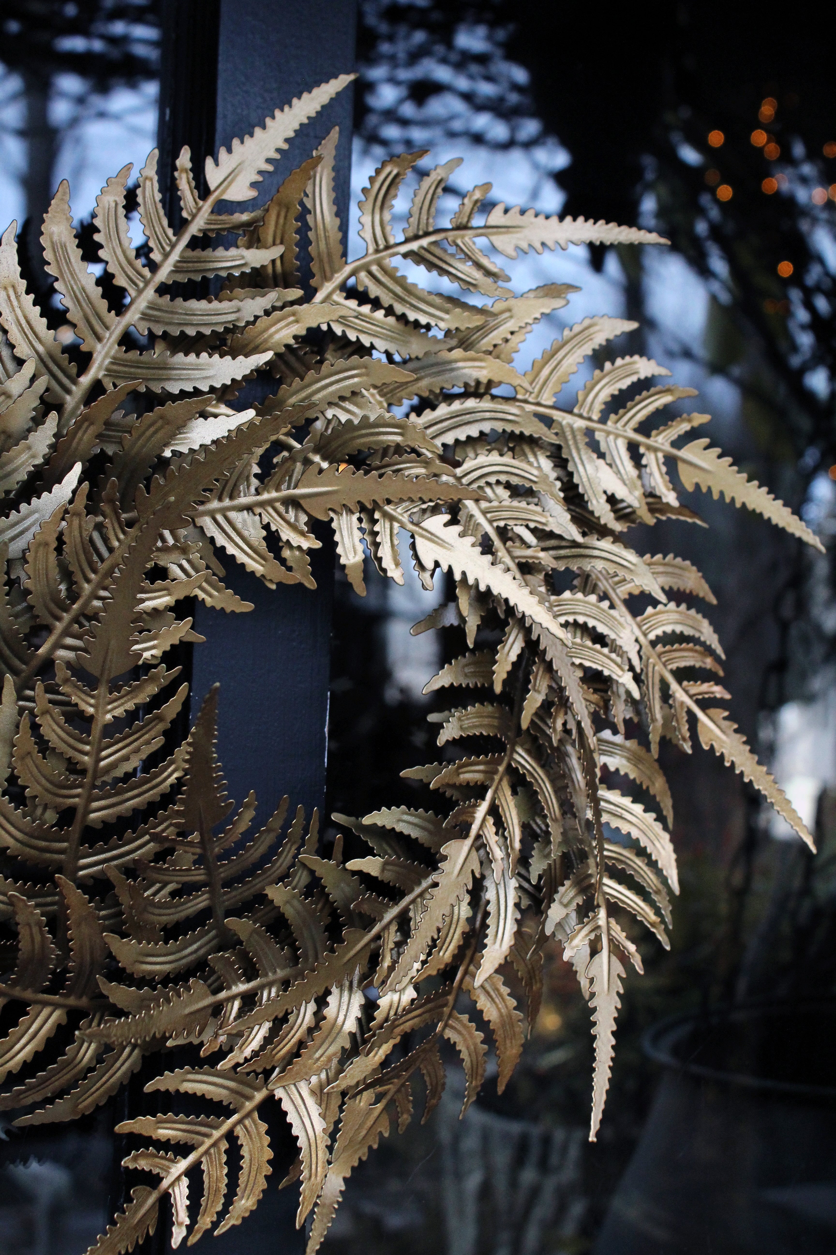 METAL FERN WREATH